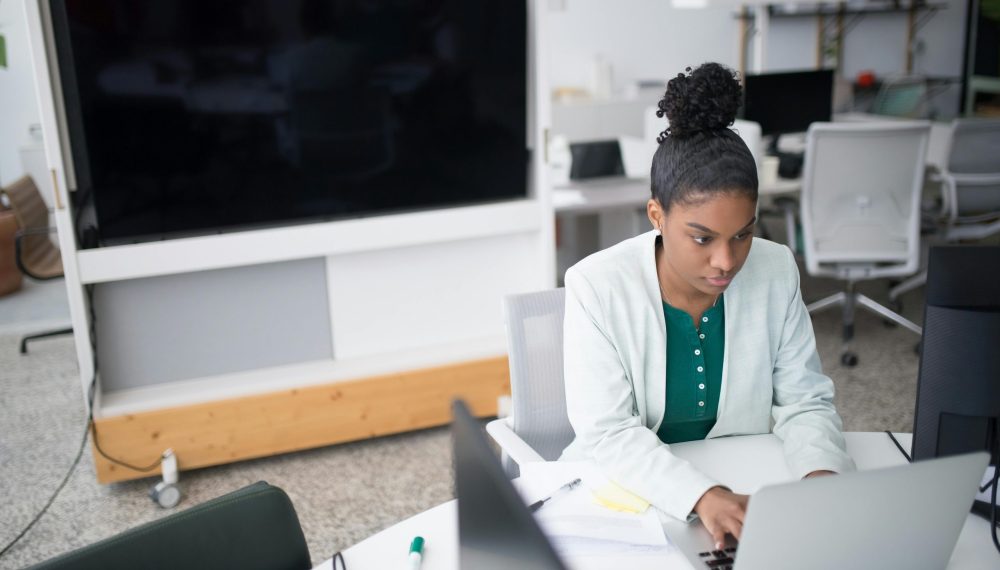 pexels-kampus-8636622