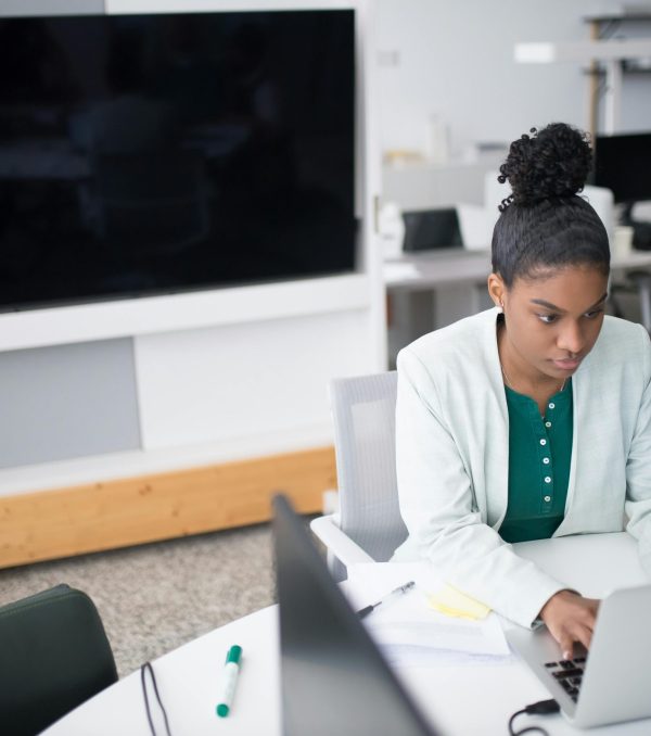 pexels-kampus-8636622